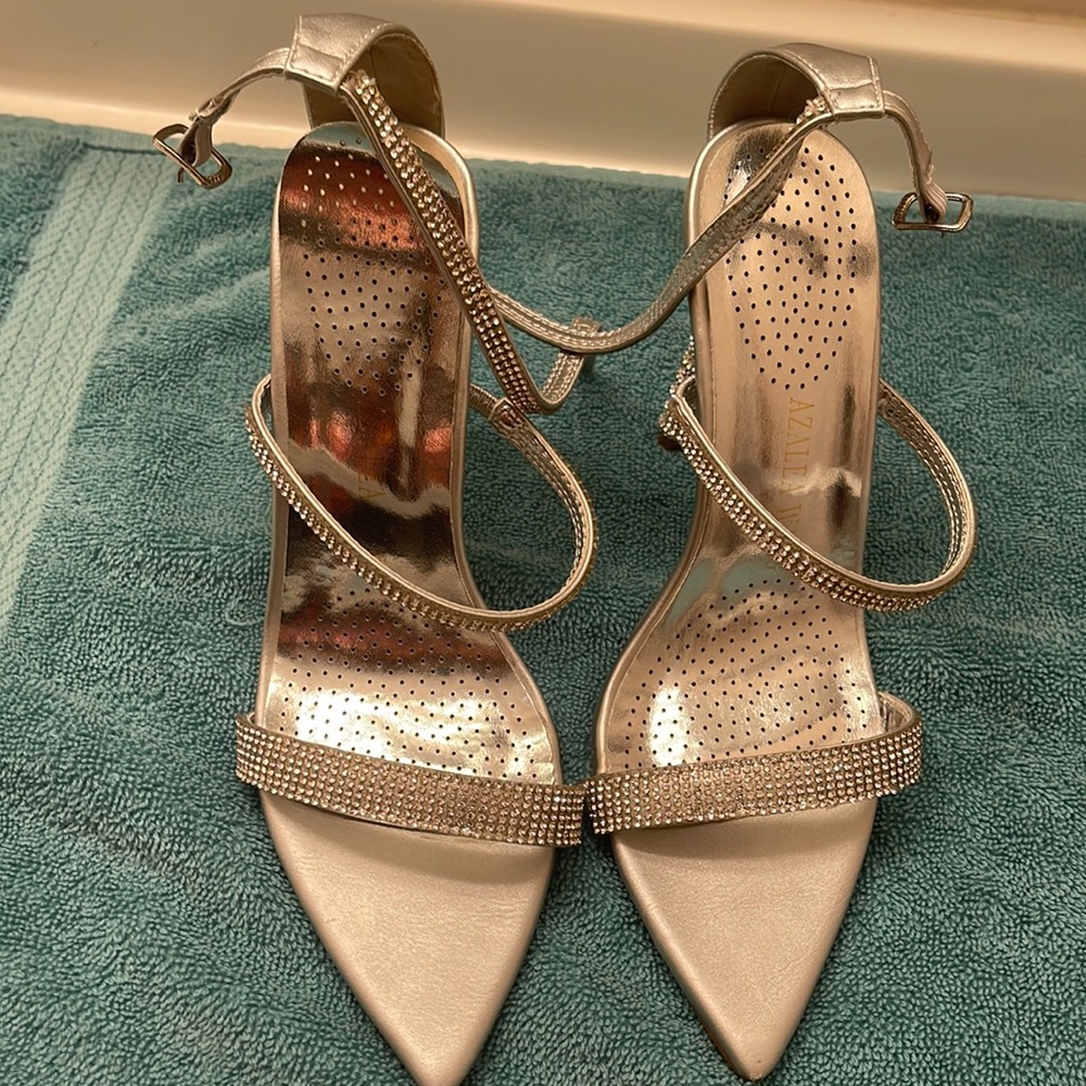 Galaxy Sandal
AZALEA WANG